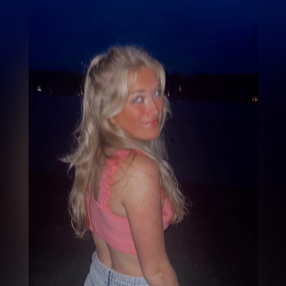 Meet your Posher, Erika - Picture 2 of 5